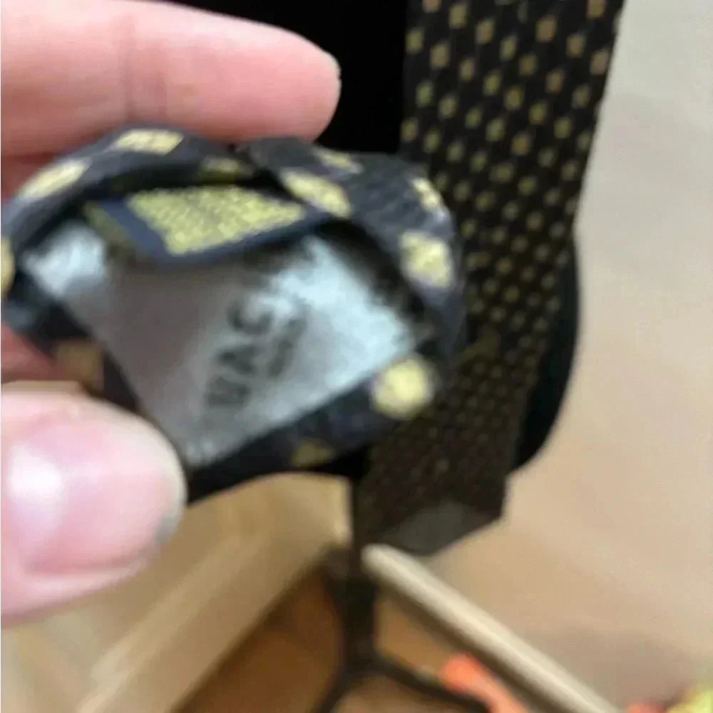 Bachrach Men’s Tie-great condition-100% silk